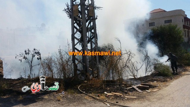  كفرقاسم : حريق بجانب مسجد علي ابن ابي طالب يوقع اضرار في اعمدة الكهرباء
